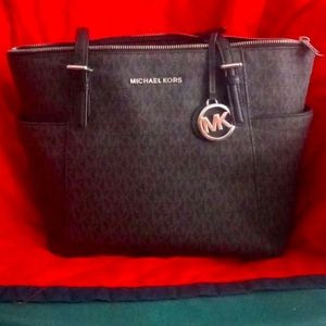 Micheal kors purse